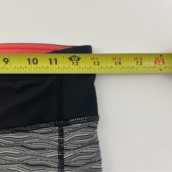 Lululemon Speed Leggings ll in Size 4 - Picture 8 of 11